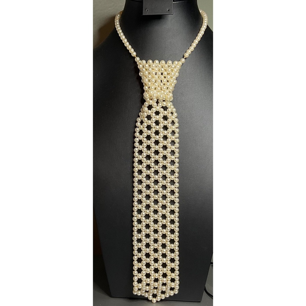 Vintage 1960s Faux Pearl Necktie 18"Drop 2"Extend Excellent Condition! Hong Kong